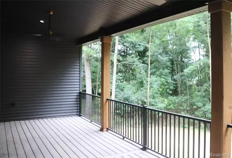 Exterior - 7877 Donegal Ct, Tyrone, MI 48430 photo 3 of 3
