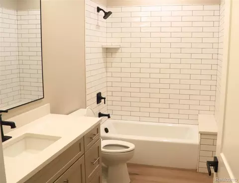 Bath - 7877 Donegal Ct, Tyrone, MI 48430 photo 1 of 1