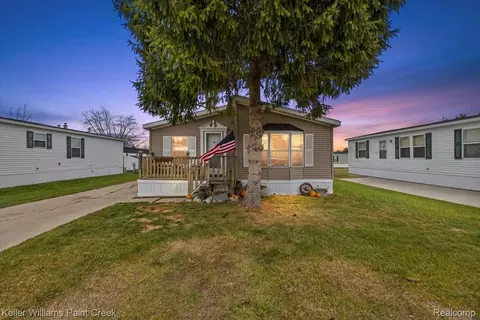 2119 Redwood Ave, Columbus, MI 48063