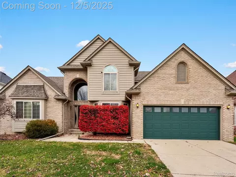 48233 Lamplighter Trl, Macomb, MI 48044