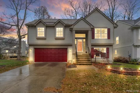 845 Canter Ln, Auburn Hills, MI 48326