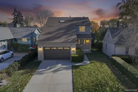 39100 E Archer Dr, Harrison, MI 48045