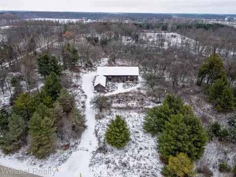 2680 Kilgore Rd, Wales, MI 48027