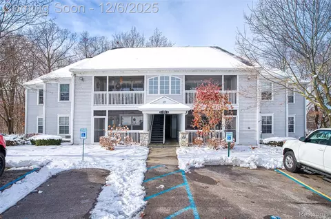 12274 Saint Andrews Way, Fenton, MI 48430