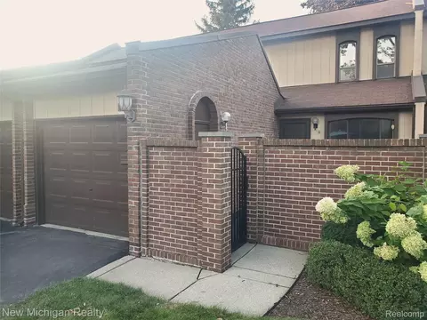 1223 Kirts Blvd #B, Troy, MI 48084