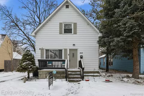 1213 Gillett St, Port Huron, MI 48060