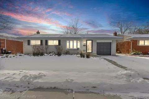 35429 Elmira St, Livonia, MI 48150