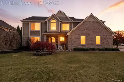 15558 Applewood Ln, Southgate, MI 48195