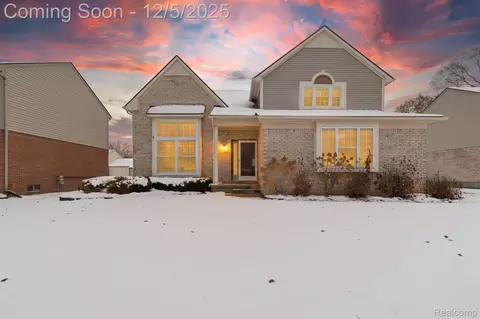 41512 Pheasant Creek Dr, Canton, MI 48188