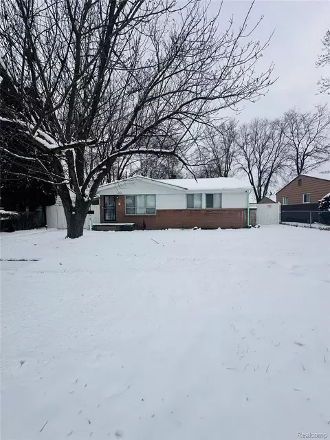 6164 Natchez Dr, Mount Morris, MI 48458