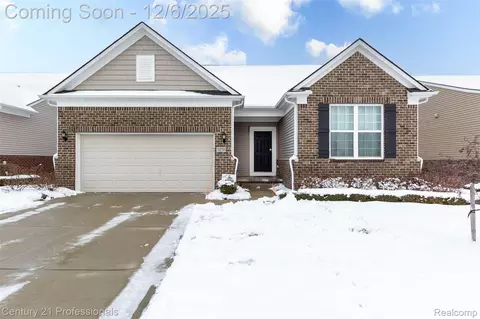 1218 Lark St, Lake Orion, MI 48360