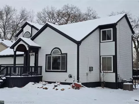 2727 Riverside Dr, Waterford, MI 48329