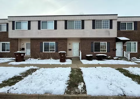 805 Estrada Dr, Belleville, MI 48111