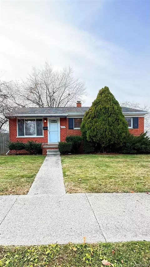 22332 Avon St, Saint Clair Shores, MI 48082