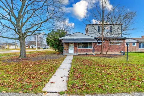 1015 Easley Dr, Westland, MI 48186