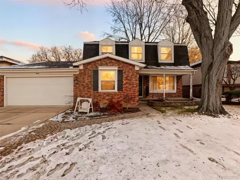 15569 Stockton Dr, Clinton Township, MI 48038