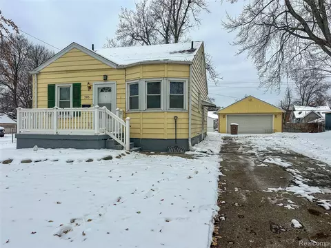 595 E Tennyson Ave, Pontiac, MI 48340