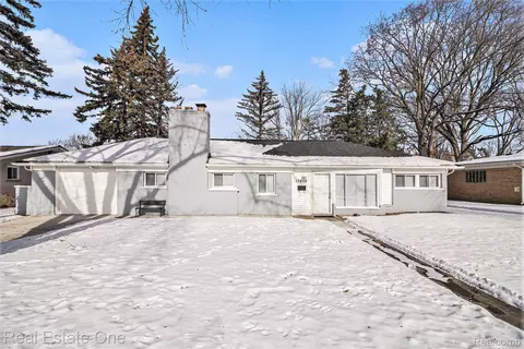 17638 New Hampshire Dr, Southfield, MI 48075