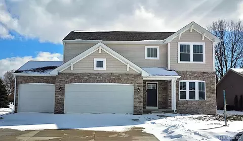 392 Golfside Dr, Lapeer, MI 48446