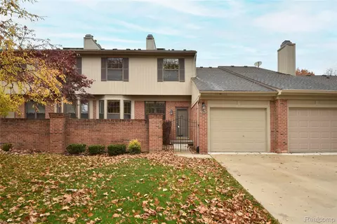 7296 Green Farm Rd, West Bloomfield, MI 48322