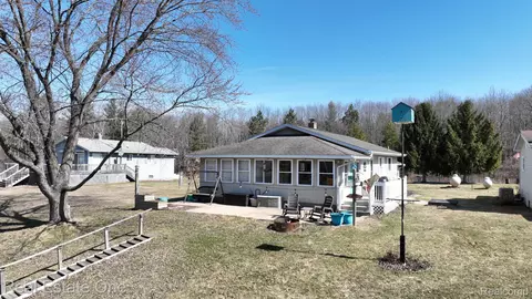 17429 Summit Ct, Sheridan, MI 49305