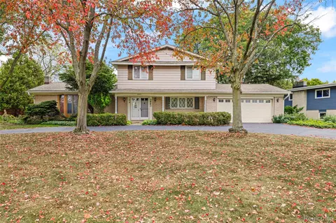 3863 Mcdivitt Dr, West Bloomfield, MI 48323
