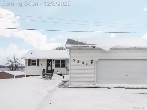 5886 S Green Ave, Fremont, MI 49412