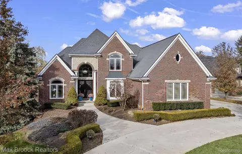 3325 Timberlake Dr, Commerce, MI 48390
