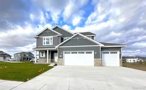 513 Round Rock Dr, Howell, MI 48843