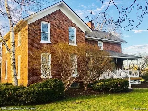 3920 E Commerce Rd, Commerce, MI 48382