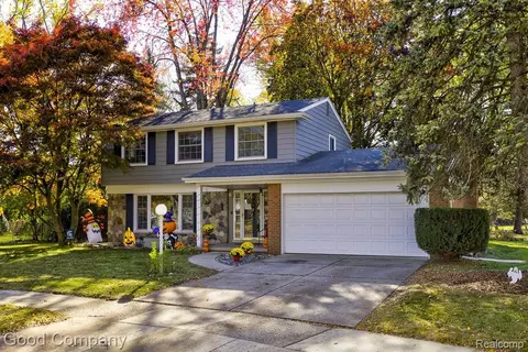 30261 Buckingham St, Livonia, MI 48154