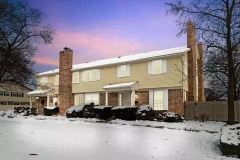 21106 W Glen Haven Cir, Northville, MI 48167