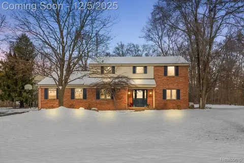 21622 Riverview Dr, Beverly Hills, MI 48025