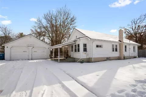 201 Seminole St, Holly, MI 48442