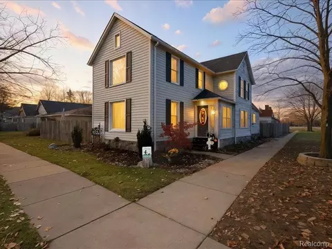 404 Pine St, Wyandotte, MI 48192