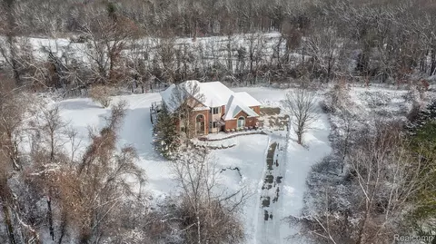 2298 Meadow Ct, Addison, MI 48367