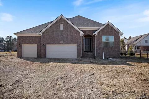 7110 Dryden Rd, Almont, MI 48003