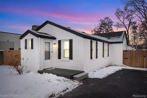 20406 Floral St, Livonia, MI 48152
