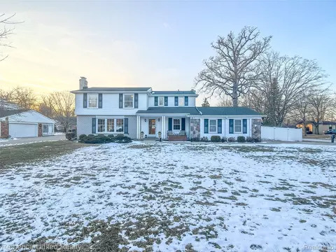 26028 Blossom Ln, Grosse Ile, MI 48138