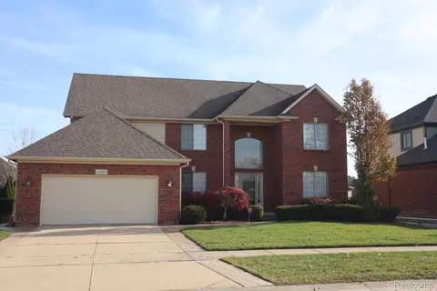 45394 Torch Lake Dr, Macomb, MI 48044