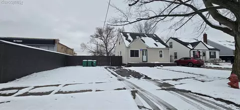5643 Gilman St, Garden City, MI 48135
