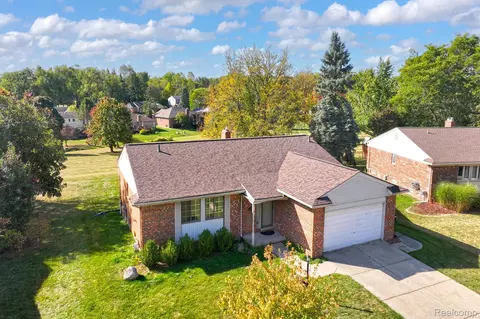 309 Coldiron Dr, Rochester Hills, MI 48307