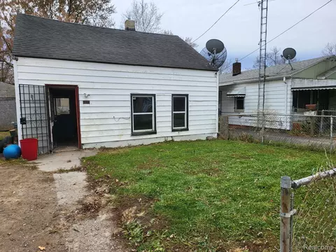 1377 Knickerbocker Ave, Flint, MI 48505 photo 1