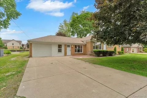 27853 Johnson Rd, Grosse Ile, MI 48138