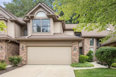 5204 Royal Vale Ln, Dearborn, MI 48126