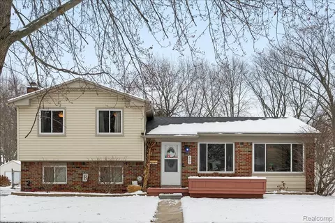 477 Barchester St, Westland, MI 48186