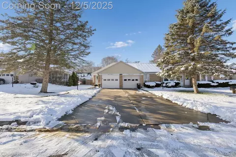 3141 Pinegate Dr, Mount Morris, MI 48433