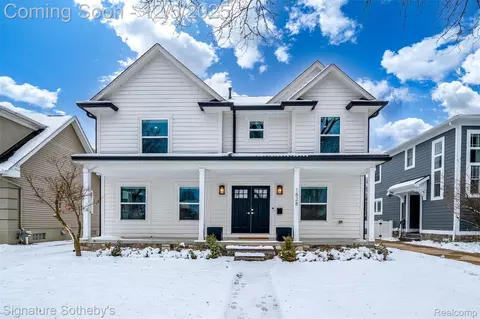 1828 Henrietta St, Birmingham, MI 48009