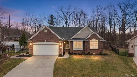 38692 Watson Cir, Westland, MI 48186