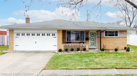 4760 Red Maple Dr, Warren, MI 48092